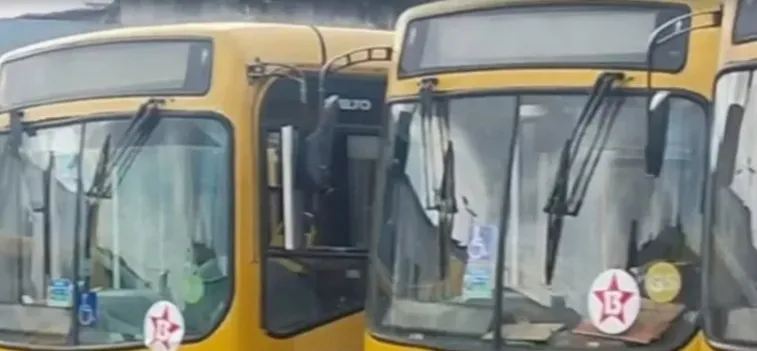 Rodoviário denuncia ordem para manter ônibus parados e com adesivos do PT em garagens de Salvador