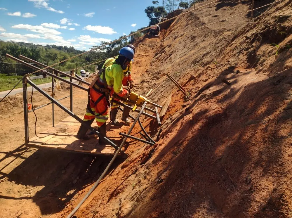 Obras podem provocar interdições na BA-093 e na Estrada do Coco nesta semana